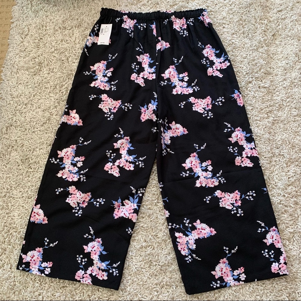 Floral Patterned Wide Leg Crop Pants